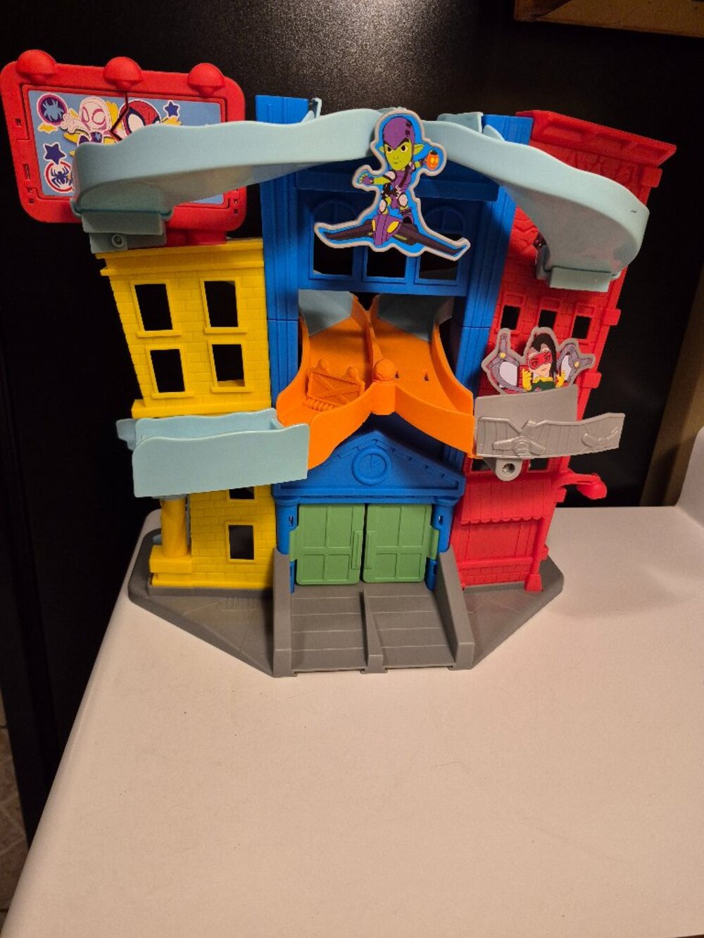 FISHER-PRICE SUPERHERO BUILDING PLAYSET